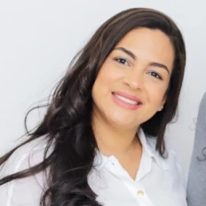Profª. Pauline Cardoso