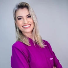 Profª. Drª. Cintia Machado